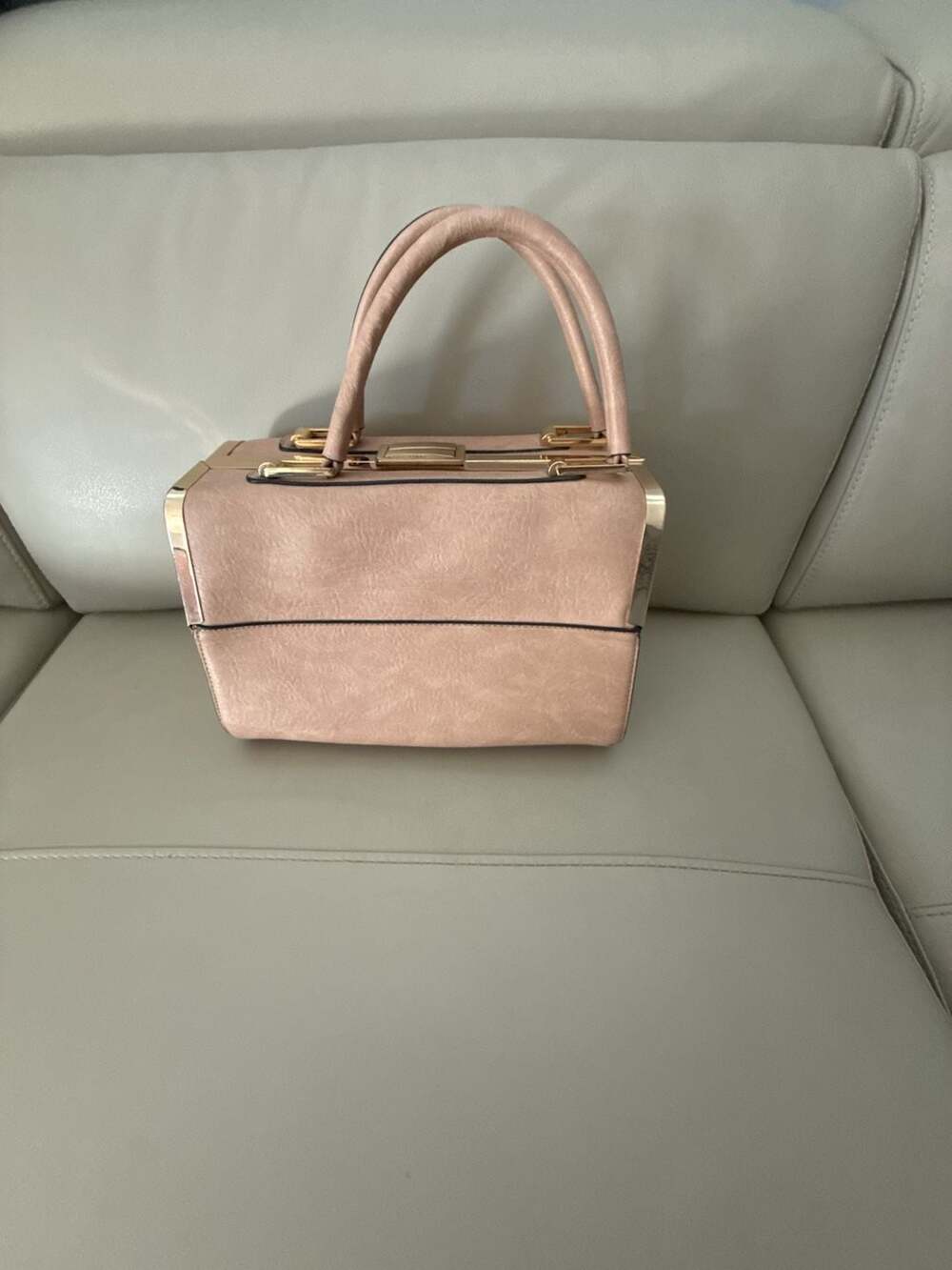 UNIQUE DESIGN BAG W/CROSSBODY STRAP